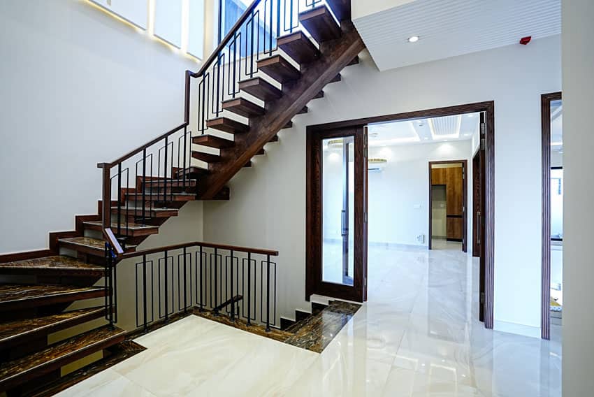 10 Marla Un-Furnished House For sale in DHA Lahore | OH-0010 2