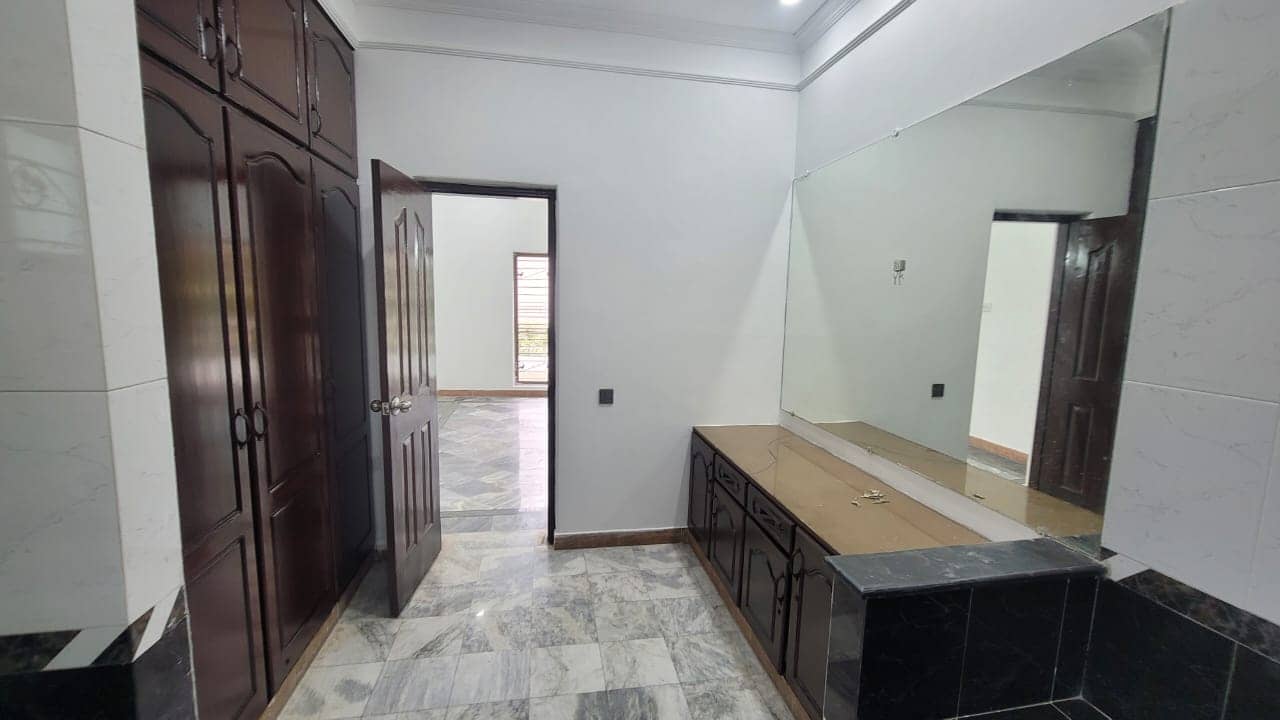 1 Kanal Used House For sale in DHA Lahore | OH-0048 11