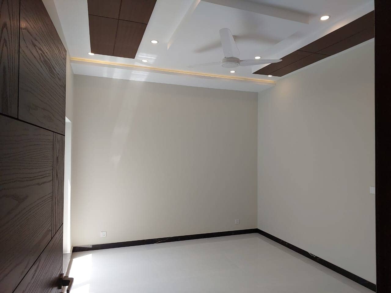 [VERIFIED] Elegant 1 Kanal Semi-Furnished Home for Sale – DHA Phase 7, Lahore 26