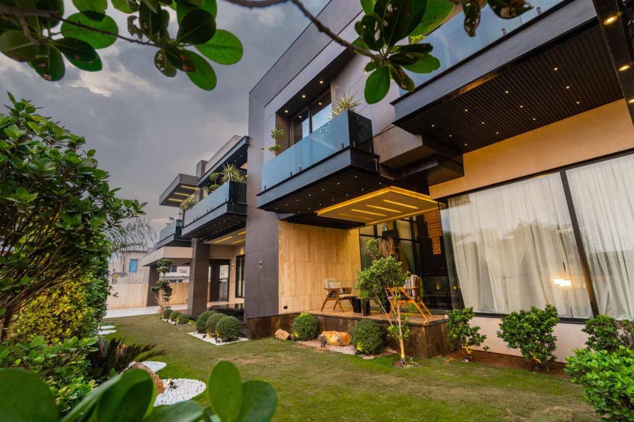 [VERIFIED] Ultra-Luxury 2 Kanal Fully Furnished House with Cinema – DHA Phase 6, Lahore 9
