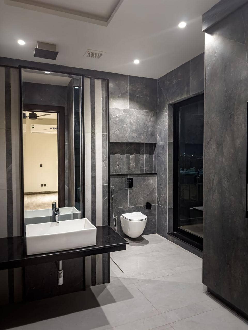 [VERIFIED] 1 Kanal Semi-Furnished Home with Waterfall & Electric Appliances – DHA Phase 7, Lahore 4