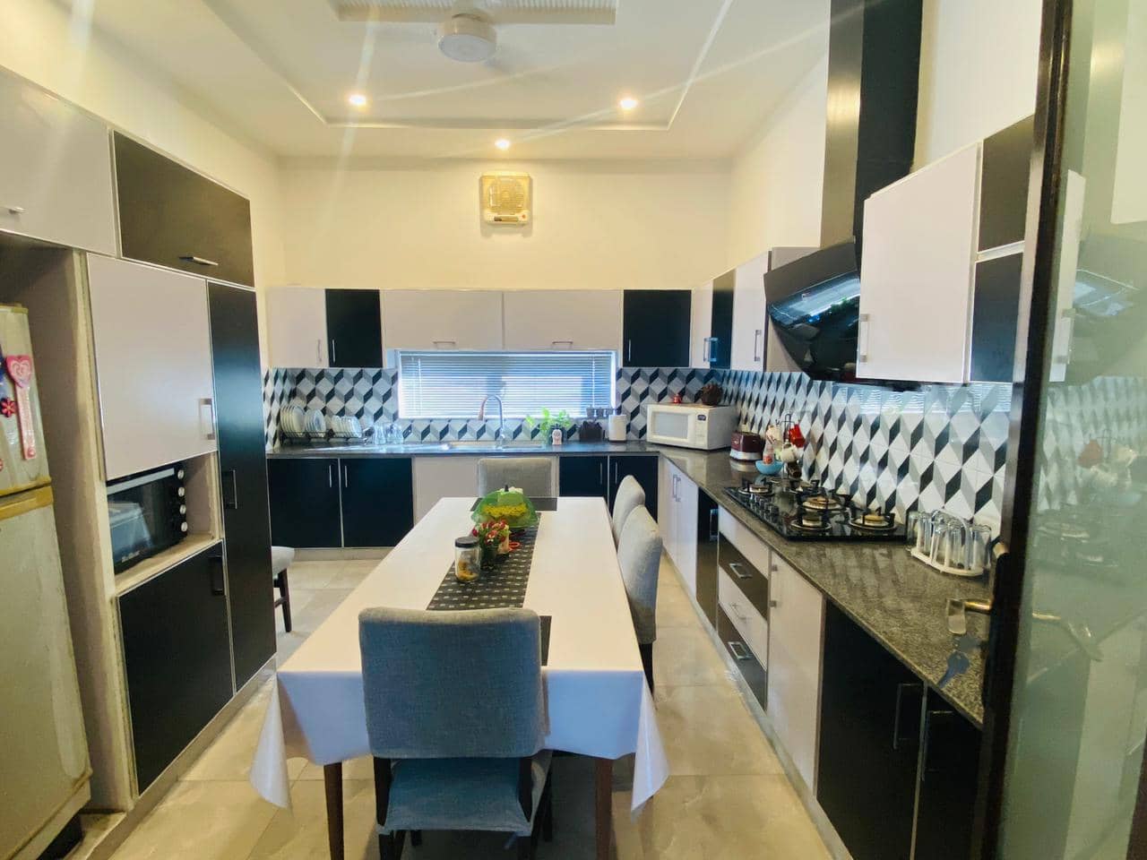 20 Marla Used House for Sale in DHA Phase 8 Lahore – 2 Side Open with Basement 18