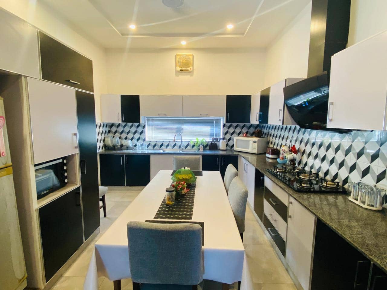 20 Marla Used House for Sale in DHA Phase 8 Lahore – 2 Side Open with Basement 16