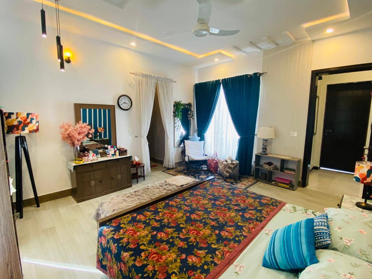 20 Marla Used House for Sale in DHA Phase 8 Lahore – 2 Side Open with Basement 25