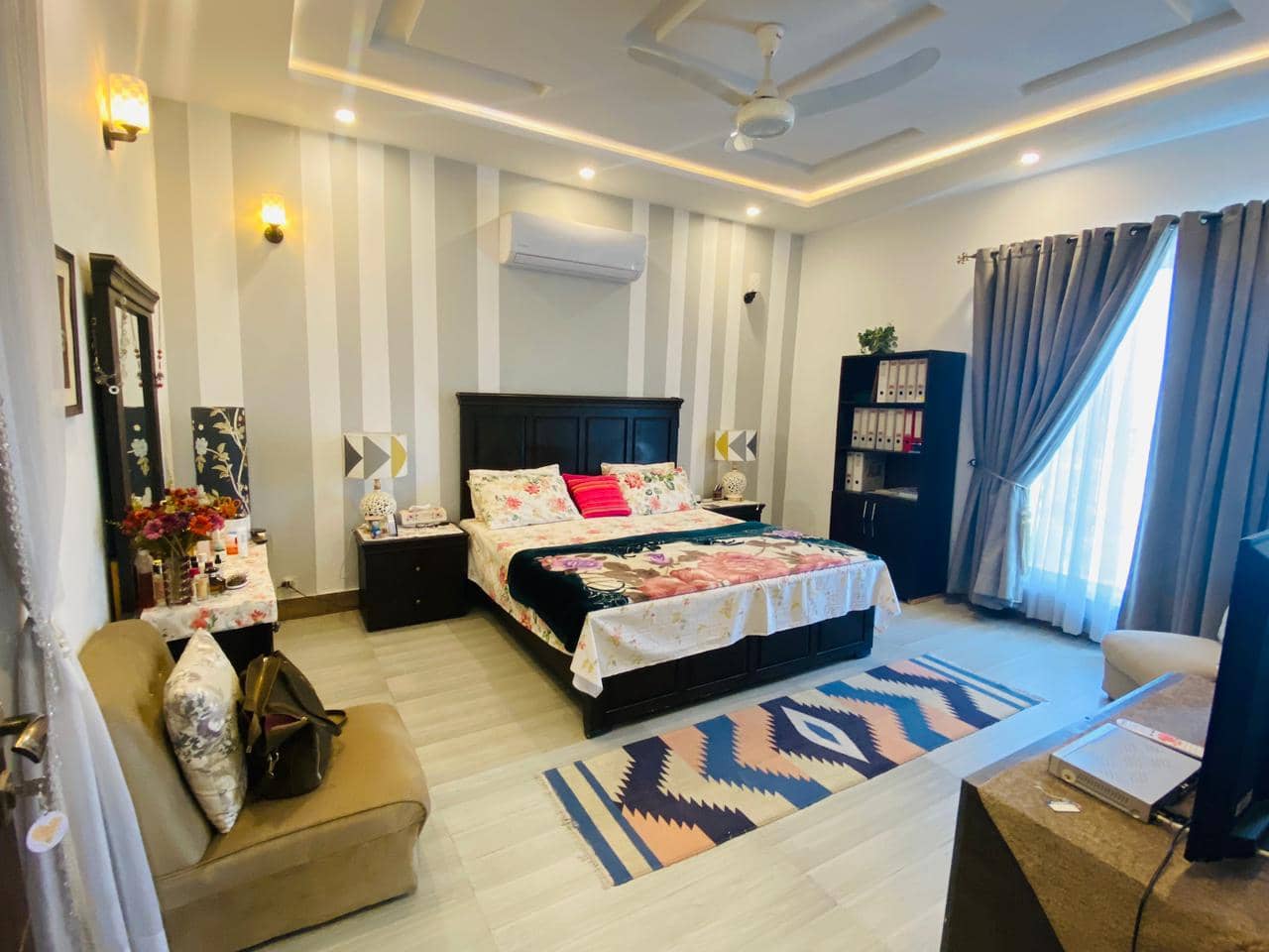 20 Marla Used House for Sale in DHA Phase 8 Lahore – 2 Side Open with Basement 36