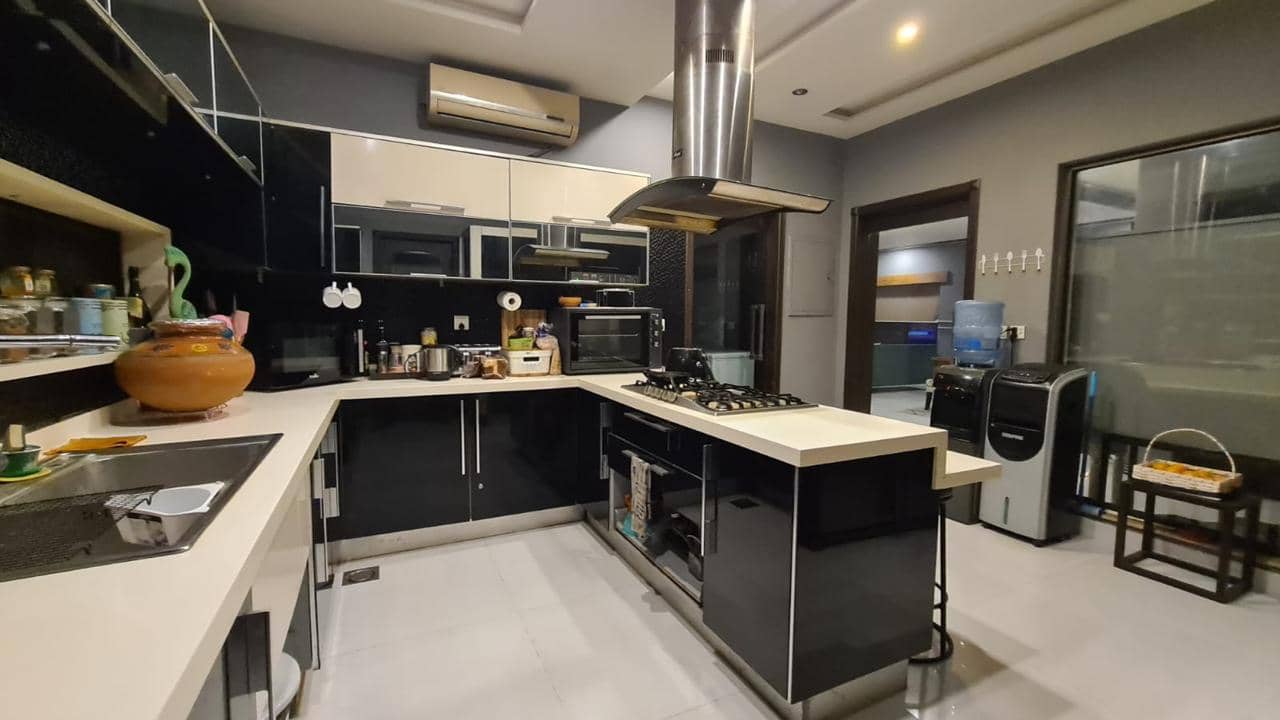 20 Marla Used House for Sale in DHA Phase 5 Lahore 13