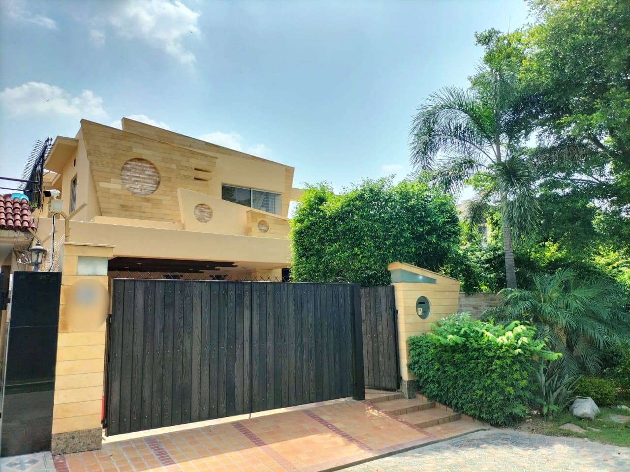 20 Marla Old House for Sale in DHA Phase 3 Lahore – Built 2012, Hardly Used 1