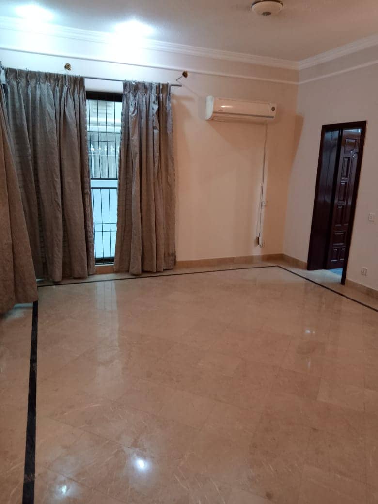 20 Marla Used House for Sale in DHA Phase 4 Lahore 10