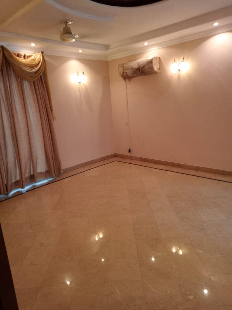 20 Marla Used House for Sale in DHA Phase 4 Lahore 11
