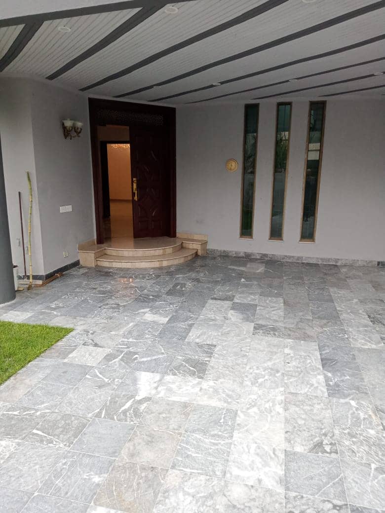 20 Marla Used House for Sale in DHA Phase 4 Lahore 2
