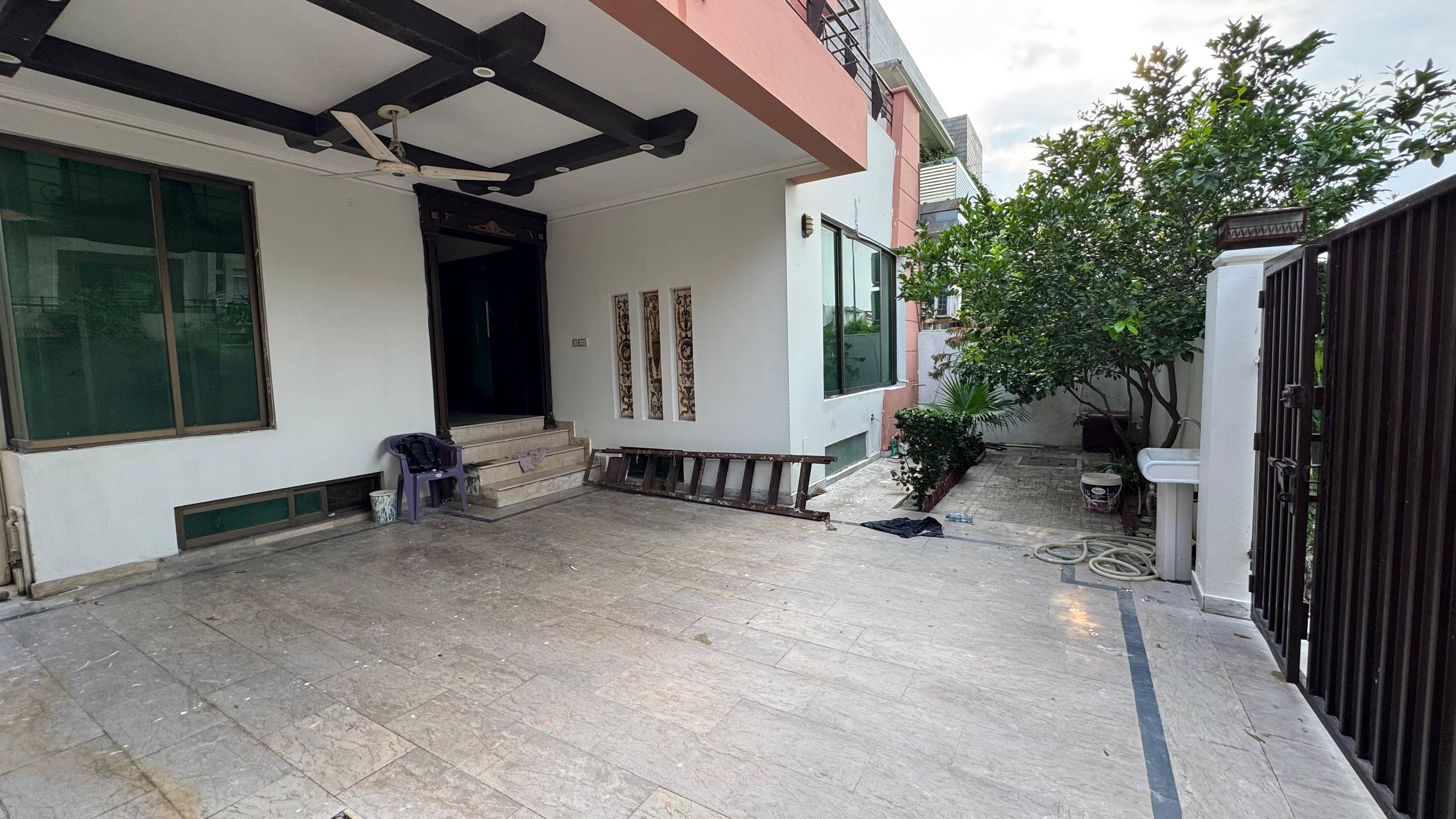 10 Marla Old House with Basement for Sale in DHA Phase 5 Lahore 3