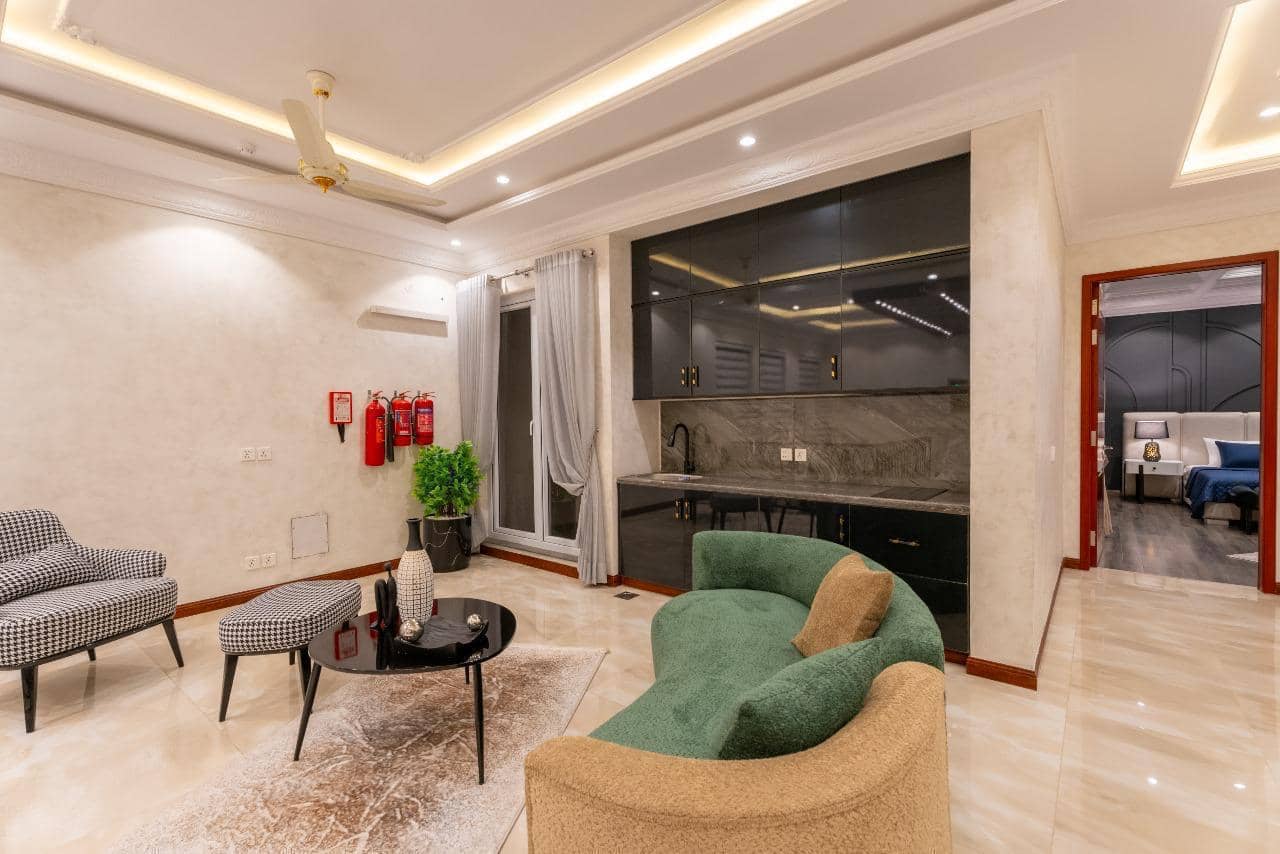 Brand New 1 Kanal Furnished House for Sale in DHA Phase 7, Lahore – 5 Beds, Servant Quarters, CCTV, Lawn 9