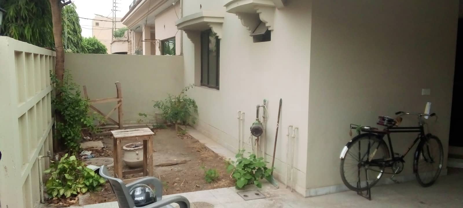 10 Marla Used House for Sale in DHA Phase 4 Lahore 5