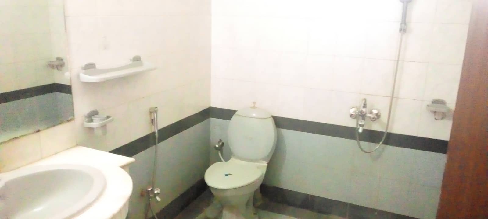 10 Marla Used House for Sale in DHA Phase 4 Lahore 14