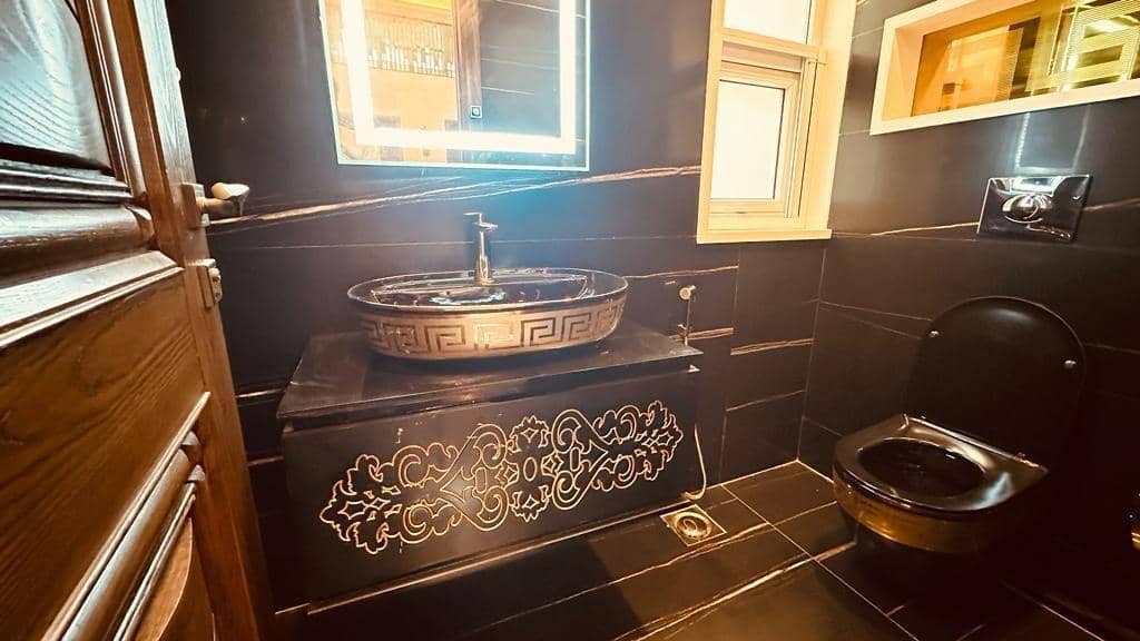 1 Kanal Semi-Furnished 6-Bed Luxury Home – DHA Phase 6, Lahore 8