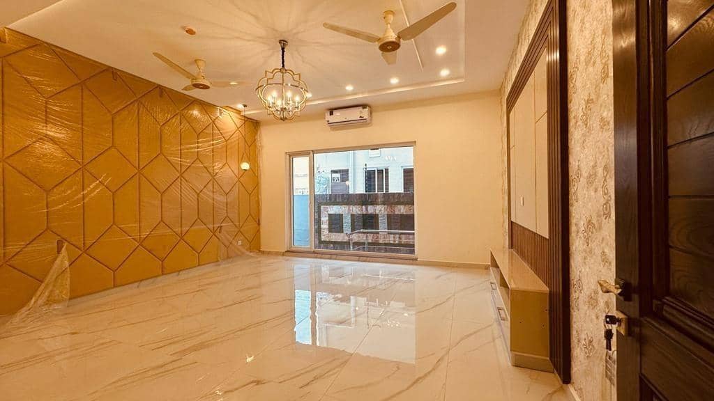 1 Kanal Semi-Furnished 6-Bed Luxury Home – DHA Phase 6, Lahore 18