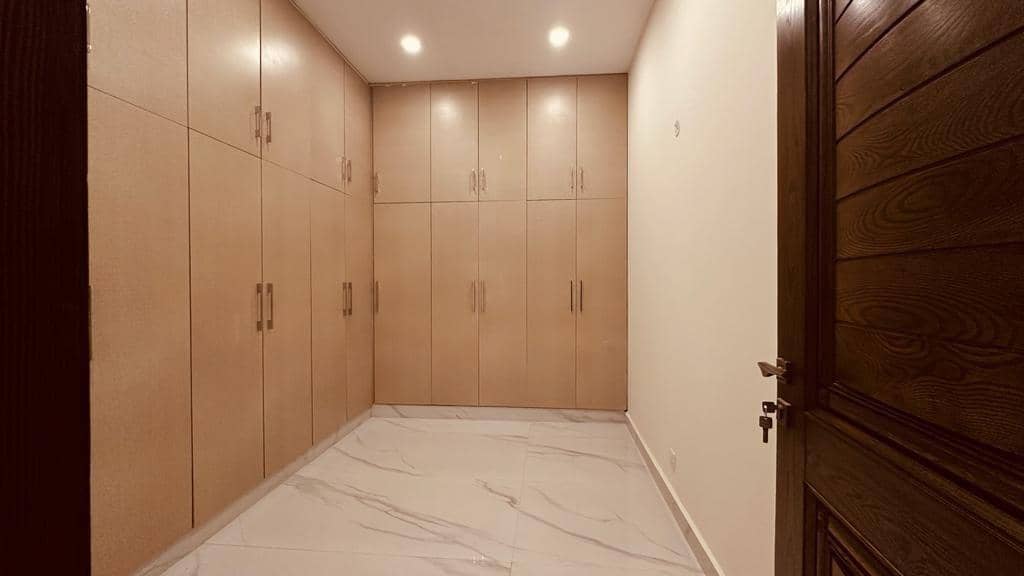1 Kanal Semi-Furnished 6-Bed Luxury Home – DHA Phase 6, Lahore 23