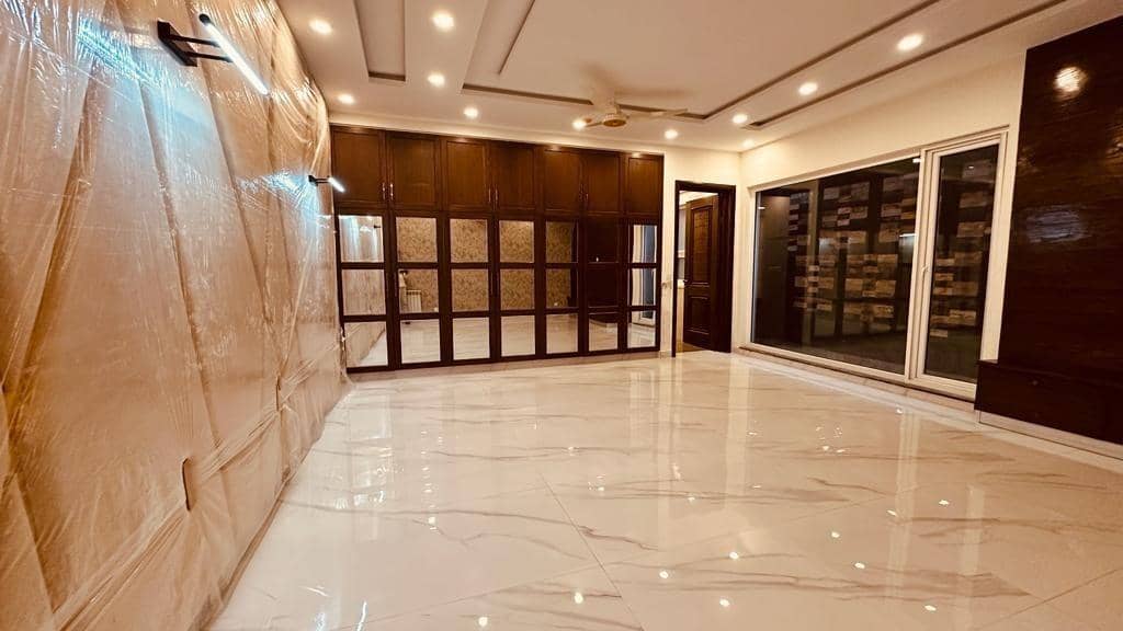 1 Kanal Semi-Furnished 6-Bed Luxury Home – DHA Phase 6, Lahore 26