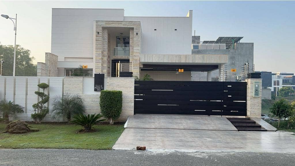 1 Kanal Corner Fully Furnished House with Basement – DHA Phase 7, Lahore 1