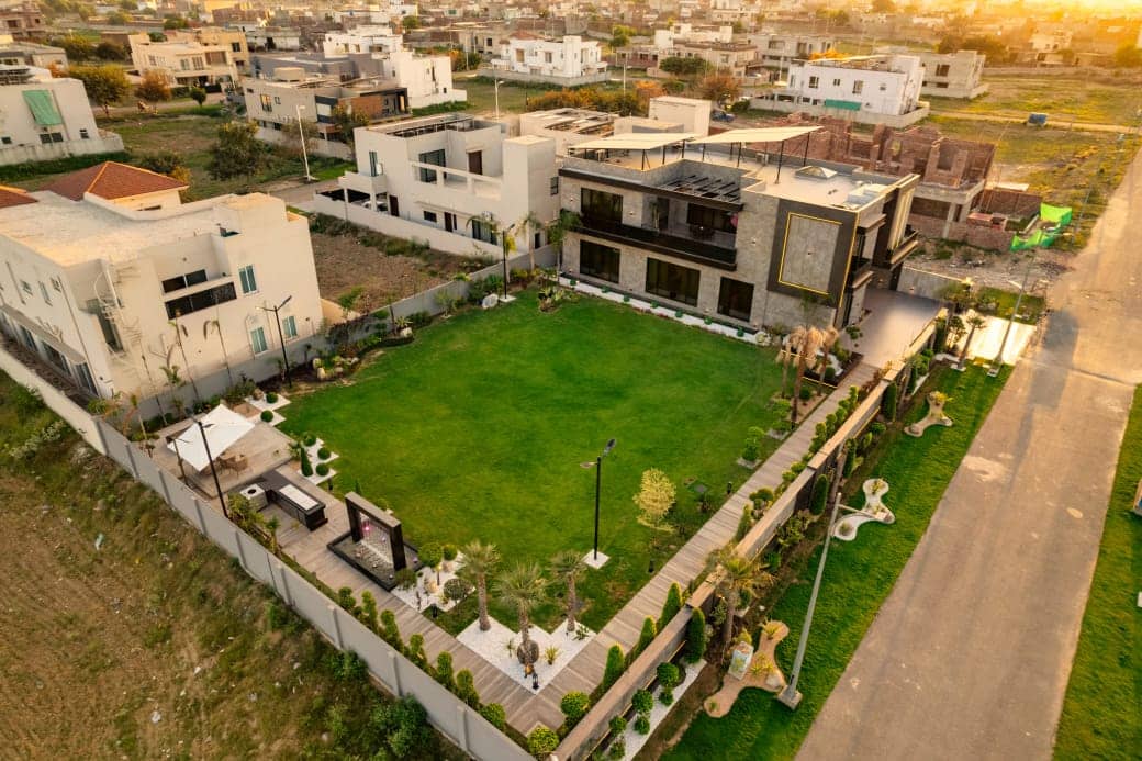 Ultra Luxury 3 Kanal Smart Home for Sale in DHA Phase 7 Lahore 17