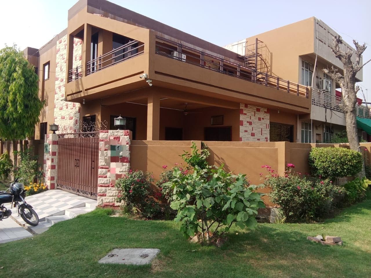 10 Marla Used House for sale in DHA, Lahore | TL-1484 Slide 1